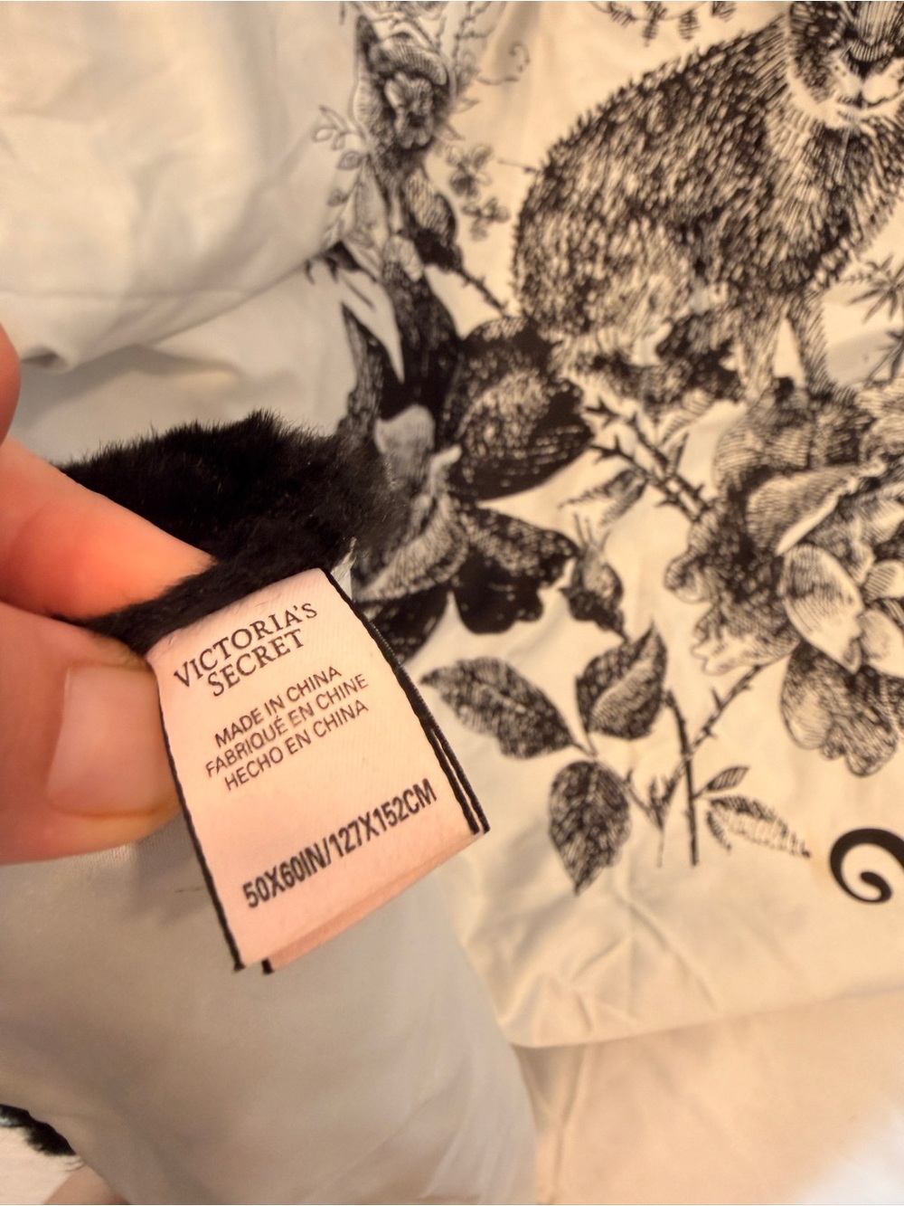 Victoria's Secret Black Plush Faux Fur Limited Edition Throw Blanket - Picture 3 of 8